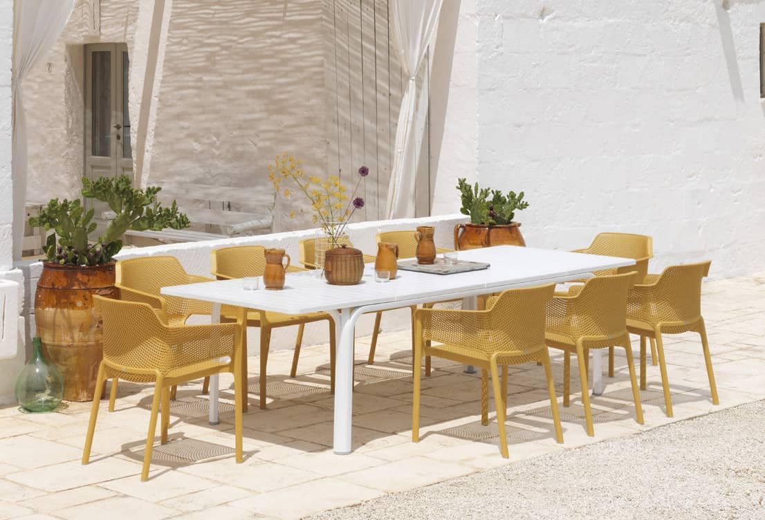 Mesa de exterior extensible con sillas apilables de jardin