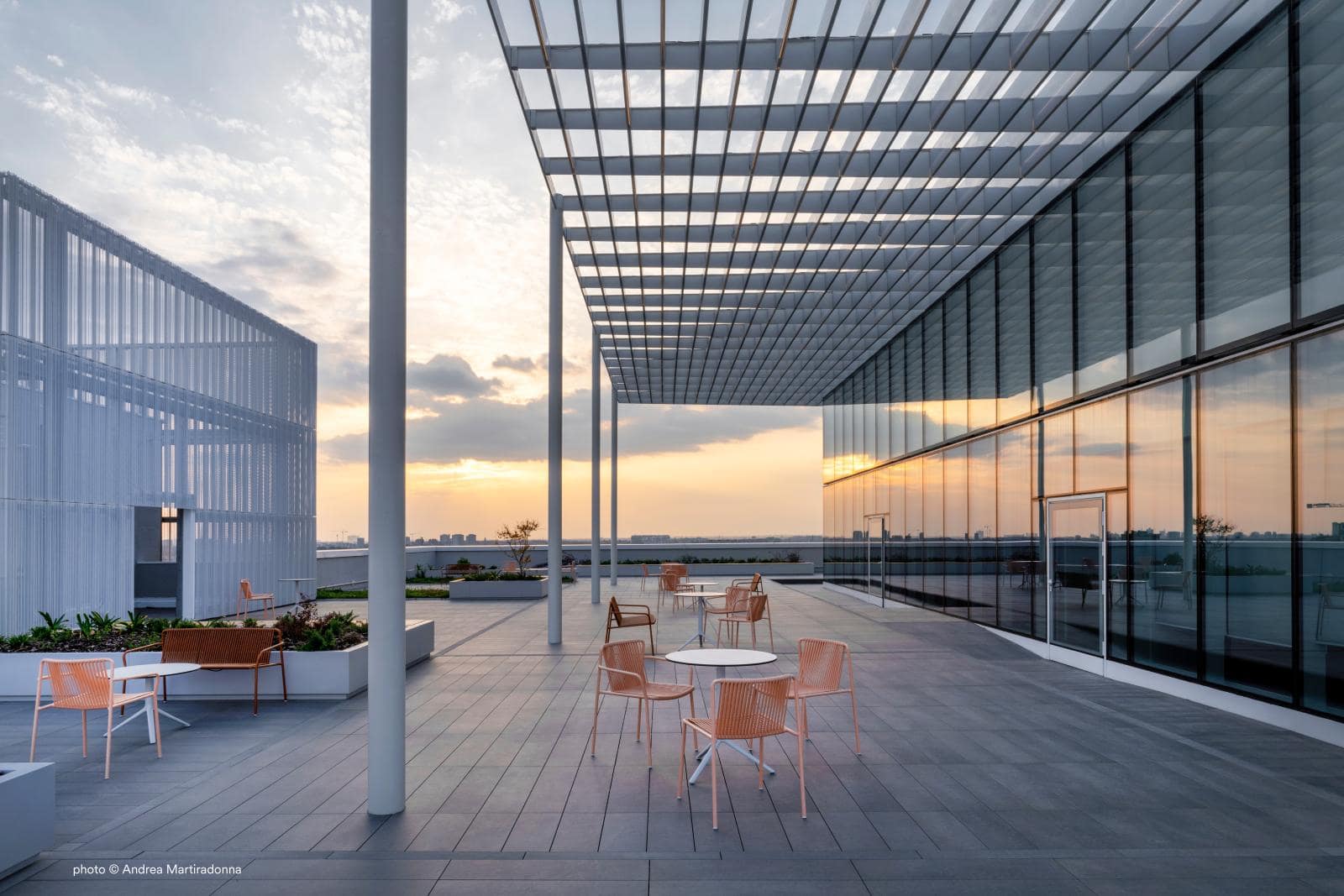 Silla TRIBECA sin brazos apilable para exterior - Imagen 9