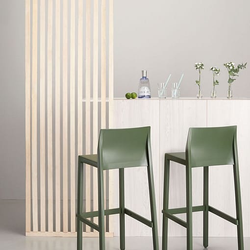 taburete kate apilable materiales plasticos para exterior