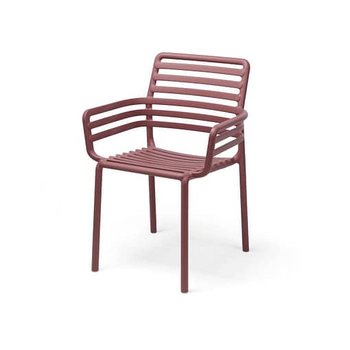 silla exterior Doga con brazos de color rojo de Nardi