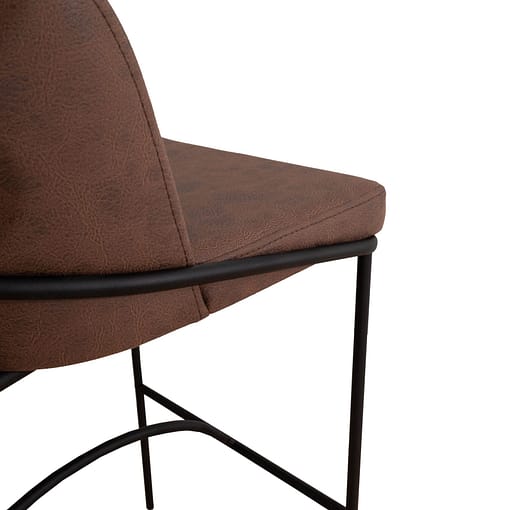 Taburete Bergen Bar 23 tapizado bicolor símil piel color cuero y gris con estructura color negra