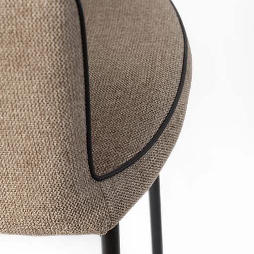 silla tapizada con ribete