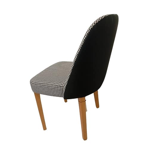 silla de interior de madera tapizada pata de gallo