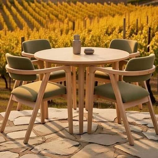 Silla con brazos tapizada en verde oliva y estructura madera natural Spela
